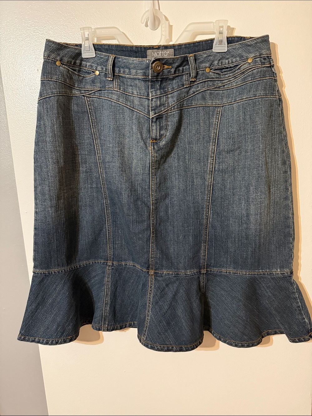 Motto Denim Ruffle-Hem Skirt in Blue